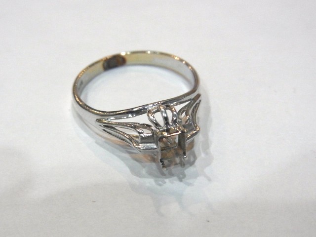 Pt900 リング 買取 プラチナ相場は-699円の急落