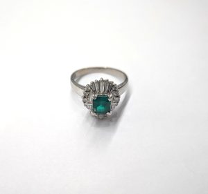 エメラルドリング PT900 買取 プラチナ製 E0.74ct D0.49ct 宝飾ジュエリー