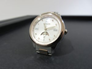 シチズン XC 買取 H296 ムーンフェイズ エコドライブ電波時計 ホワイト×ゴールド稼働