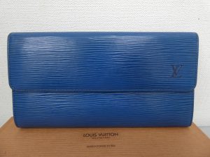 ルイヴィトン 買取 ポルトモネクレディ エピ M63565 ブルー