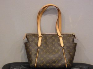 ルイヴィトン 買取 トータリーPM M56688 モノグラム 廃盤モデル