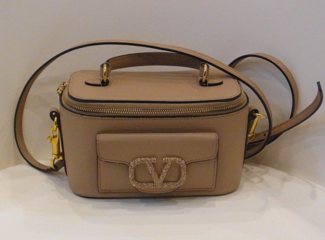 ヴァレンティノ 買取 バニティ ピンク ライトストーンVロゴ ショルダー付き
