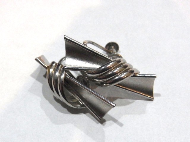 Pt900 ピアス 買取 無料査定 プラチナ相場は前日比-3,224円の急落