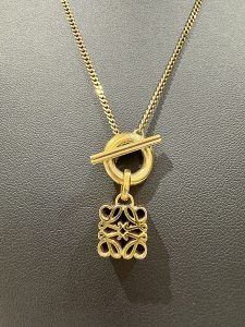 ロエベ アナグラム キューブチェーンネックレス 買取 シルバー製 箱袋