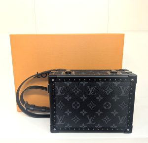 ルイヴィトン 買取 モノグラムエクリプス クラッチボックス M20251 ブラック RFID反応あり