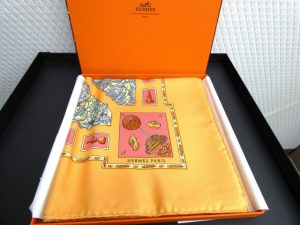 エルメス カレ エルメス ルイヴィトン ディオール シャネル スカーフ ツイリー買取