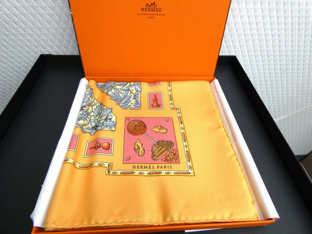 エルメス カレ エルメス ルイヴィトン ディオール シャネル スカーフ ツイリー買取